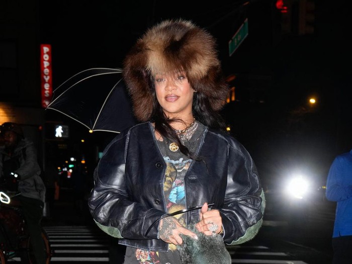 NEW YORK, NY - DECEMBER 29: Rihanna is seen on December 29, 2024 in New York City.  (Photo by XNY/Star Max/GC Images)