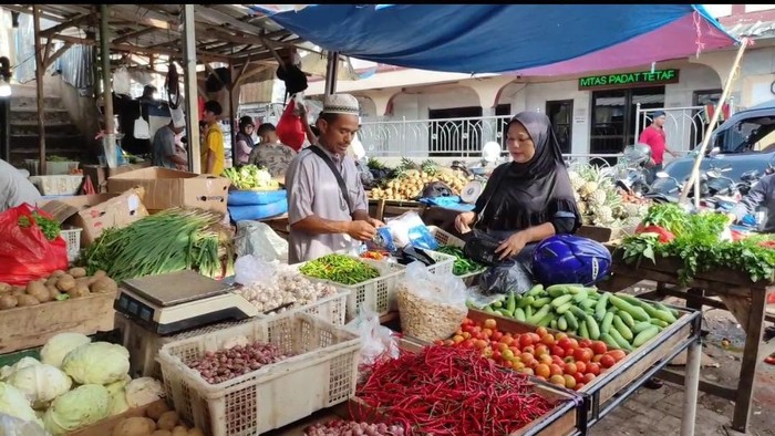 Harga cabai di Pasar Badak Pandeglang mengalami kenaikan yang cukup drastis.
