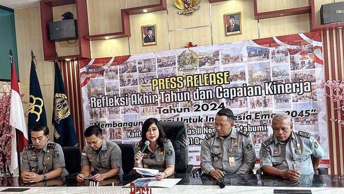 Imigrasi Kotabumi mendeportasi 5 WNA yang melanggar