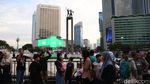 Jelang Malam Tahun Baru Kawasan Bundaran HI Mulai Ramai Warga