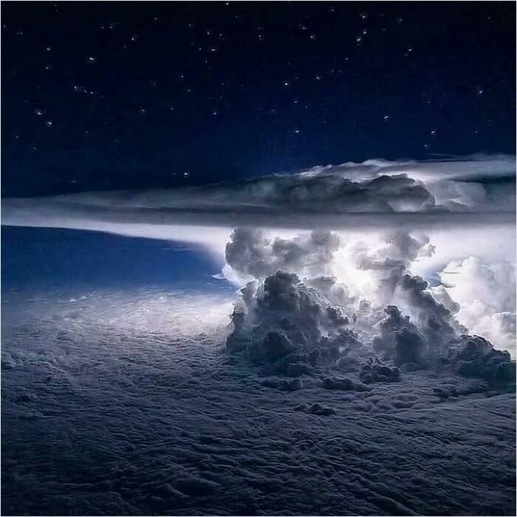Jika Mengidap Megalophobia Jangan Lihat Foto Ini, Jangan Ya Dek Apakah kalian takut melihat sesuatu yang begitu besar, sepertinya deretan foto ini tak cocok dilihat. Tapi kalau penasaran, langsung simak daftarnya berikut.