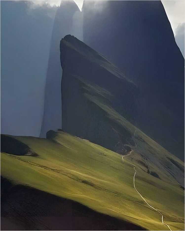 Jika Mengidap Megalophobia Jangan Lihat Foto Ini, Jangan Ya Dek Apakah kalian takut melihat sesuatu yang begitu besar, sepertinya deretan foto ini tak cocok dilihat. Tapi kalau penasaran, langsung simak daftarnya berikut.