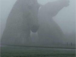 Jika Mengidap Megalophobia Jangan Lihat Foto Ini, Jangan Ya Dek