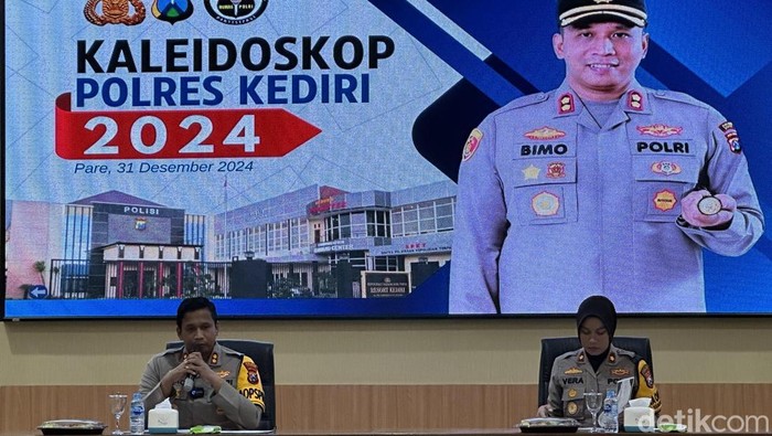 Kapolres Kediri AKBP Bimo Ariyanto saat memaparkan sejumlah capaian di sepanjang 2024.