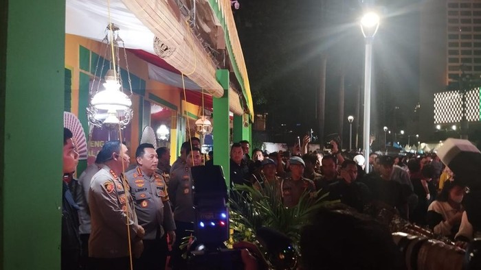 Kapolri Jenderal Listyo Sigit Prabowo meninjau langsung momen perayaan tahun baru 2025 di Bundaran HI, Jakarta Pusat