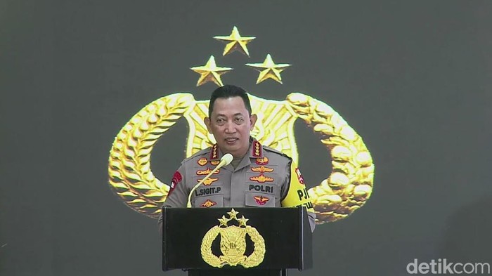 Kapolri Jenderal Listyo Sigit Prabowo menyampaikan rilis akhir tahun 2024, di Mabes Polri, Jakarta, Selasa (31/12/2024)