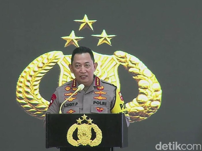 Kapolri Jenderal Listyo Sigit Prabowo menyampaikan rilis akhir tahun 2024, di Mabes Polri, Jakarta, Selasa (31/12/2024)