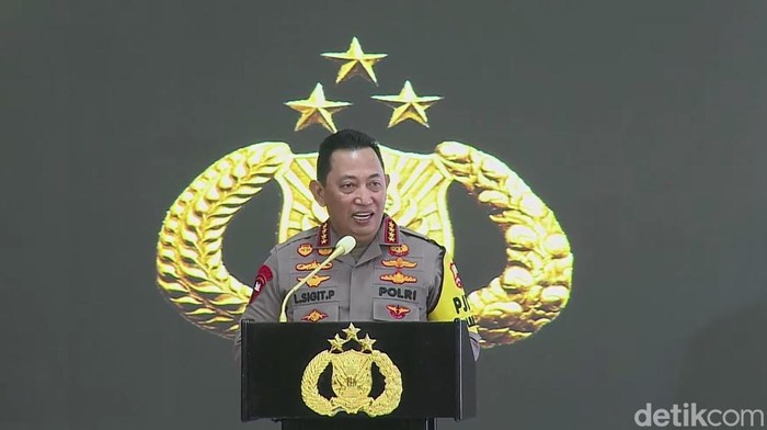 Kapolri Jenderal Listyo Sigit Prabowo menyampaikan rilis akhir tahun 2024, di Mabes Polri, Jakarta, Selasa (31/12/2024)