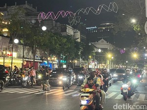 Mulai Hari Ini Kendaraan Dilarang Parkir di Tepi Jalan Tunjungan