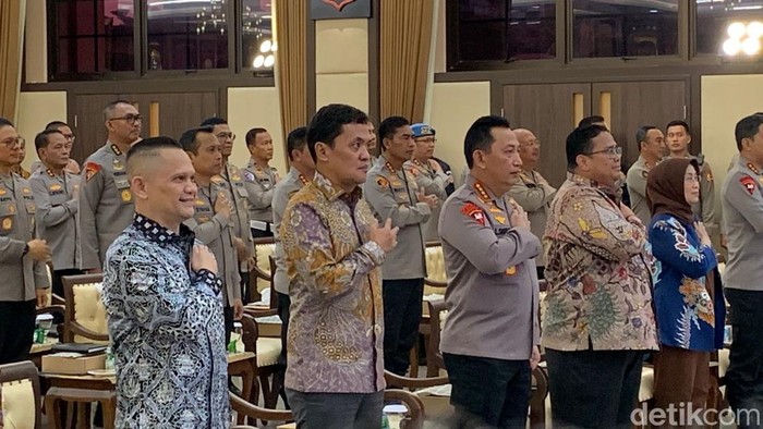 Ketua Komisi III DPR RI Habiburokhman hingga Ketua Bawaslu RI Rahmat Bagja menghadiri Rilis Akhir Tahun (RAT) 2024 Polri. Foto: Anggi/detikcom