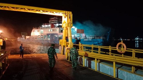 KMP Jambo 8 sandar darurat di Pelabuhan Gilimanuk, Senin (30/12/2024) tengah malam.