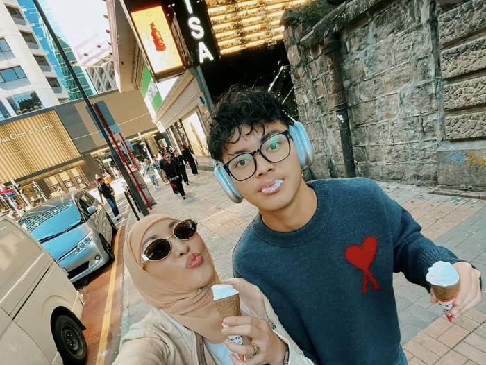 Curhat Angelina Sondakh Lewatkan Masa Kecil Keanu: Aku Gak Bisa Balikin Waktu