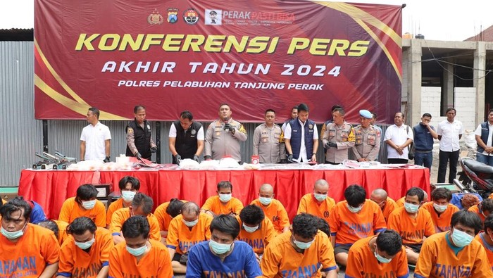 Konferensi pers ungkap kasus sepanjang 2024 di Polres Pelabuhan Tanjung Perak Surabaya.