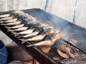 Ikan Layang hingga Tenggiri Asap Jadi Incaran di Pantai Alam Indah Tegal