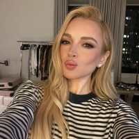 Metamorfosis aktris 38 tahun itu dianggap semakin cantik. Dalam video TikTok yang viral,  Dr. Daniel Barrett  menyebut penampilan Lindsay sampai bikin pangling. “Aku tidak tahu apakah itu operasi plastik atau diculik alien,” ujarnya. Foto: Instagram @lindsaylohan