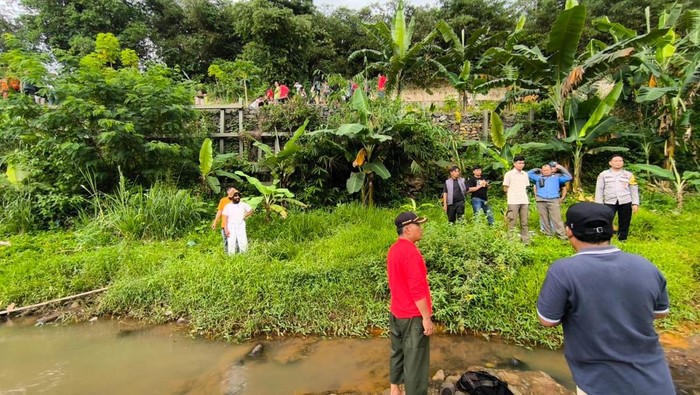 Lokasi penemuan mayat pria di Sungai Cisadane, Kabupaten Bogor.