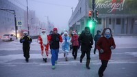 Lomba lari ini digelar saat suhu turun di bawah minus 47 derajat Celsius (minus 52,6 derajat Fahrenheit).