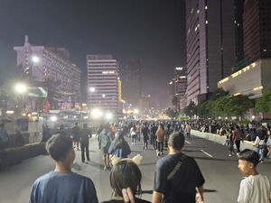 Ingat! Yang Rayakan Tahun Baru di Jakarta Jangan Buang Sampah Sembarangan