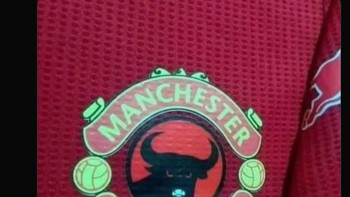 Hasil buruk di dua laga itu berpotensi menghadirkan nuansa suram lagi ke MU. Belum lagi mereka harus mulai membagi fokus lagi ke Liga Europa dan bermain tujuh kali dalam 27 hari. Manchester United sudah kalah lima kali di lima laga terakhirnya. Itu adalah laju tim degradasi, kata komentator Sky Sports Jamie Carragher. Foto: X.com