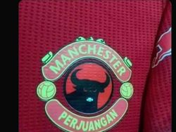 Meme Beratnya Menjadi Fans Emyu