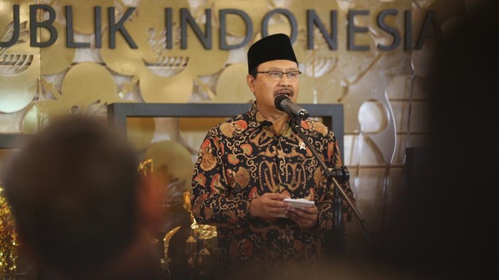 Menteri Sosial (Mensos) Saifullah Yusuf atau Gus Ipul memastikan Aparatur Sipil Negara (ASN) tak masuk dalam daftar penerima bantuan sosial (bansos). Hal itu disampaikan di Kemensos, Jakarta, Selasa (31/12/2024).