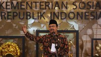 Gus Ipul memastikan Aparatur Sipil Negara (ASN) tak masuk dalam daftar penerima bantuan sosial (bansos).