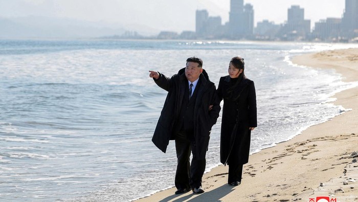 North Korean leader Kim Jong Un and his daughter Kim Ju Ae visit the newly built Kalma coastal tourist area in Wonsan, North Korea, December 29, 2024, in this photo released by North Korea's official Korean Central News Agency. KCNA via REUTERS ATTENTION EDITORS - THIS IMAGE WAS PROVIDED BY A THIRD PARTY. REUTERS IS UNABLE TO INDEPENDENTLY VERIFY THIS IMAGE. NO THIRD PARTY SALES. SOUTH KOREA OUT. NO COMMERCIAL OR EDITORIAL SALES IN SOUTH KOREA.