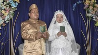 Nikah massal untuk para tuna netra berlangsung di Gedung Aisyah, Kota Tasikmalaya, Jawa Barat, Selasa (31/12/2024).
