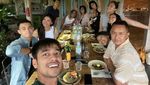 Momen Omara Esteghlal saat Hadiri Makan Malam Bareng Prilly Latuconsina