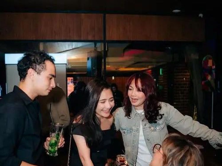 Momen Omara Esteghlal saat Hadiri Makan Malam Bareng Prilly Latuconsina