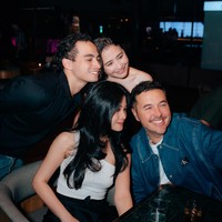 Sayangnya baik Prilly maupun Omara belum benar-benar mengungkapkan jika keduanya memang berpacaran. Namun dari unggahan-unggahan keduanya seolah sudah mengisyaratkan akan segera go publik. Foto: Instagram/@omara.esteghlal