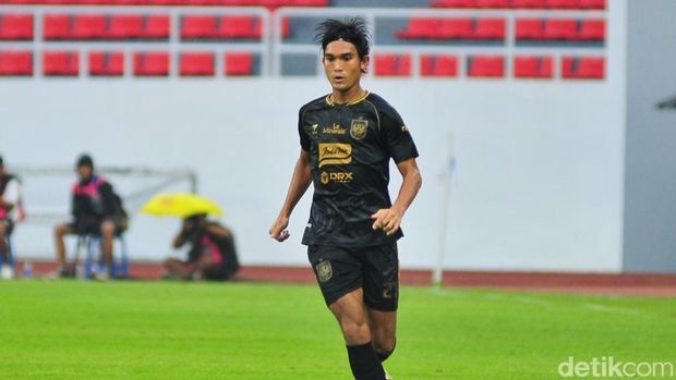 Pemain PSIS, Zalnando dalam laga putaran pertama Liga 1 2024/2025.