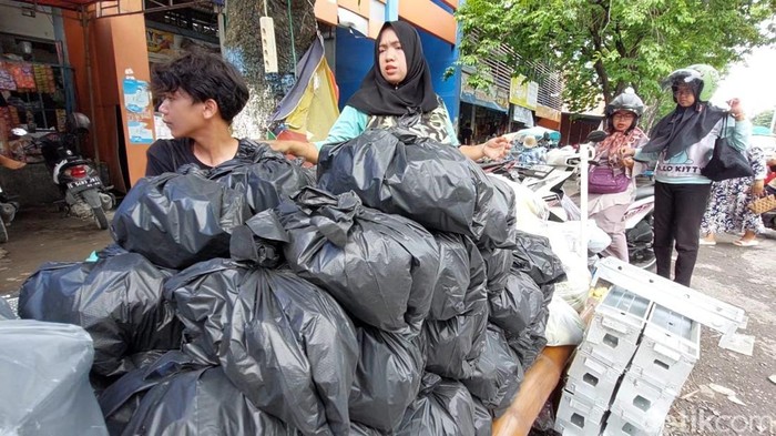 Penjualan Jagung hingga Arang Laris Manis Jelang Malam Tahun Baru