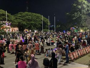 Alun-alun Kota Bogor Ramai Dikunjungi Warga Jelang Pergantian Tahun