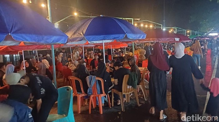 Perayaan tahun baru di Pantai Tak Berombak (PTB) Maros.