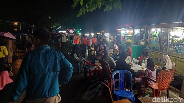 Perayaan tahun baru di Pantai Tak Berombak (PTB) Maros.