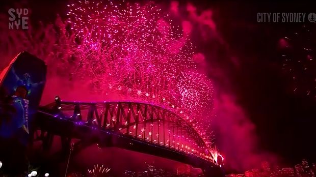 Pesta kembang api mewarnai malam Tahun Baru 2025 di Sydney, Australia. Pertunjukan berdurasi 12 menit itu menampilkan 23 ribu tembakan kembang api.