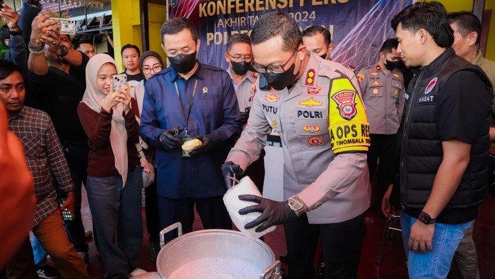 Polres Banggai musnahkan barang bukti narkoba dan obat berbahaya.