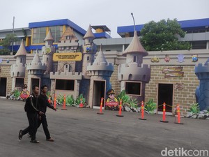 Sebuah Kastil Berdiri Megah di Terminal Purabaya, Ini Fasilitasnya
