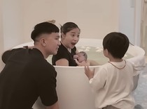 Reaksi Ibunda saat Nikita Willy Melahirkan dengan Metode Water Birth