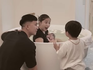 Reaksi Ibunda saat Nikita Willy Melahirkan dengan Metode Water Birth