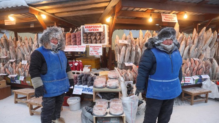 A vendor waits for customers at an open-air market, as the temperature went below minus 47 degrees Celsius (minus 52.6 degrees Fahrenheit) in Yakutsk, the capital of the Sakha Republic located in the northeastern part of Siberia, Russia, December 31, 2024. REUTERS/Vadim Skryabin