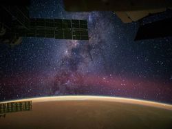 Potret Planet Bumi Diliat dari Antariksa, Bikin Terkesima