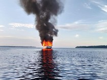 Kapal Pesiar Ocean Pure Terbakar di Perairan Raja Ampat