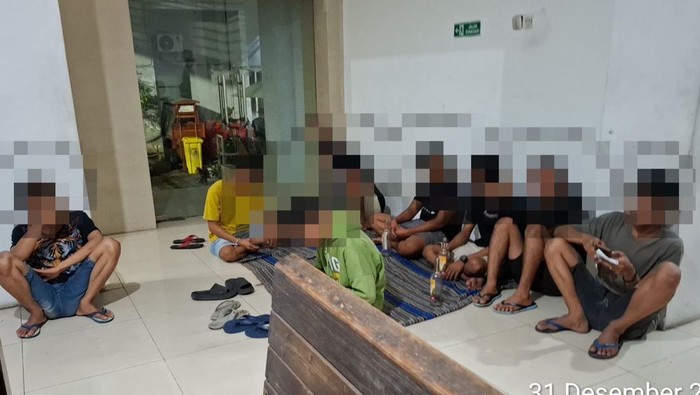 Remaja pesta miras di bawah Jembatan Suramadu diamankan Satpol PP Surabaya