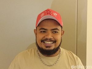 Rigen Rakelna Tunda Liburan demi Fokus pada Kehamilan Istri