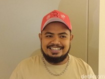 Rigen Rakelna Tunda Liburan demi Fokus pada Kehamilan Istri