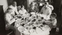Istilah rijsttafel berkembang di Indonesia sejak abad ke-19 dan dikenal dengan sebutan rijsttafel Indonesia. Saat itu banyak orang Belanda tinggal di Indonesia. Foto: Archive/Site