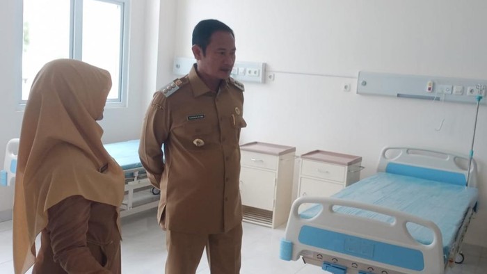Bupati Lamongan Yuhronur Efendi meninjau RSUD Ki Ageng Brondong