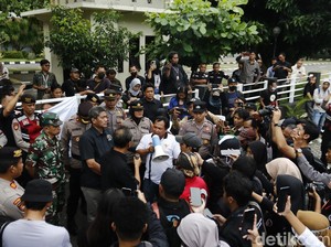 Tolak PPN 12 Persen, Massa Geruduk Kantor Pajak Jogja